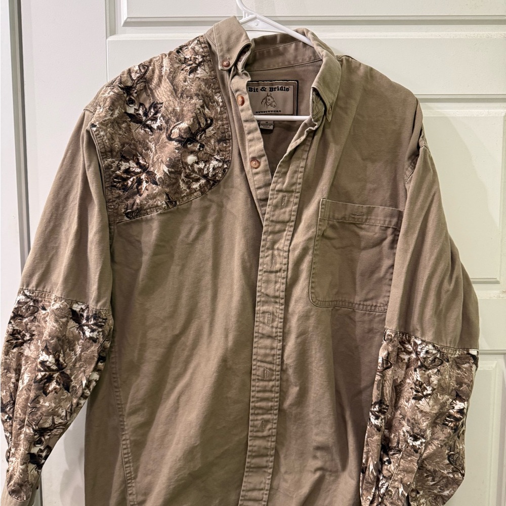 Vintage Western‎ Bit & Bridle Tan Shirt with Camouflage Accents Size M